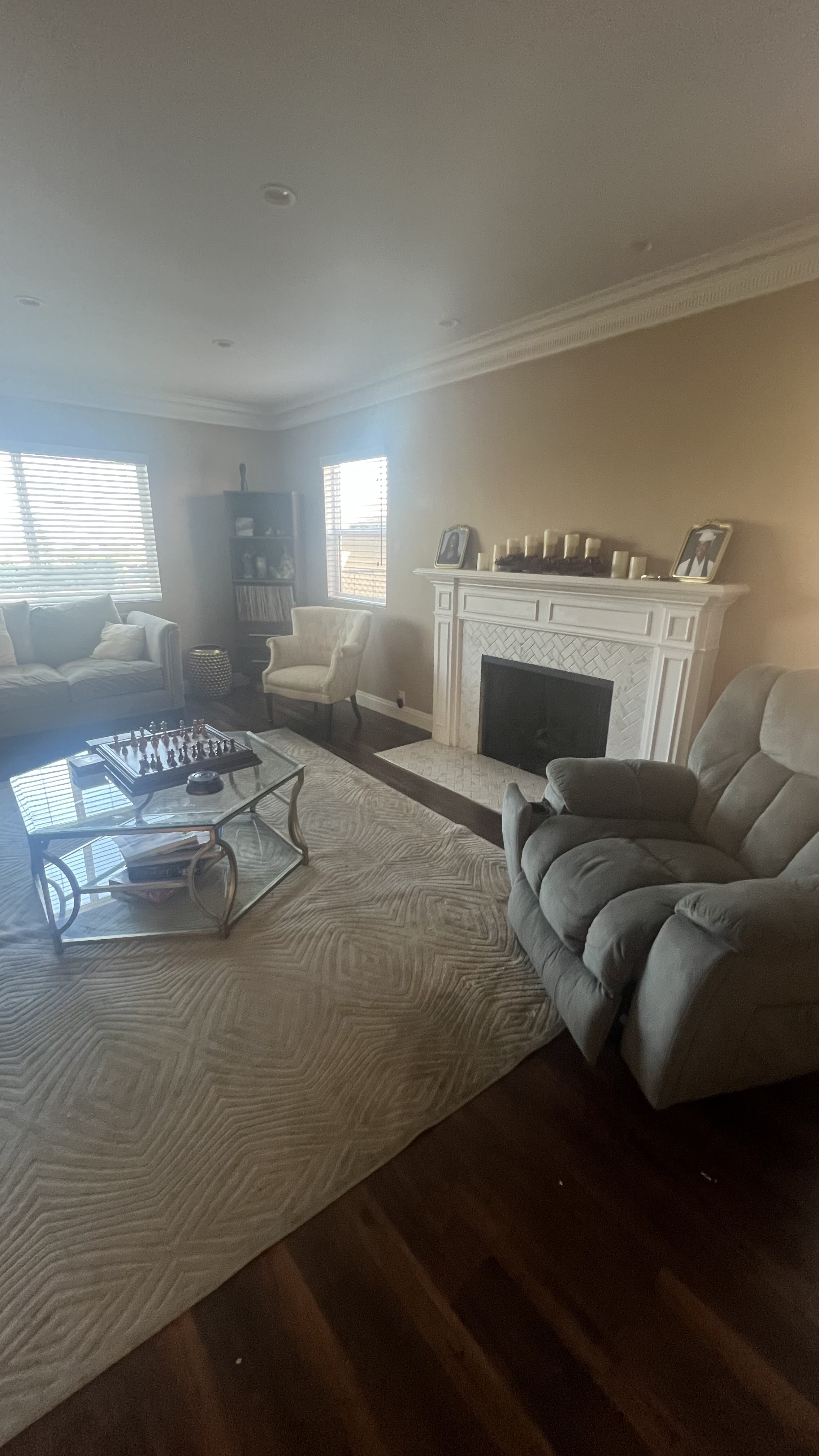 20250618-010310657-9f2d-06b6757a95dd_Living Room photo 2.jpg